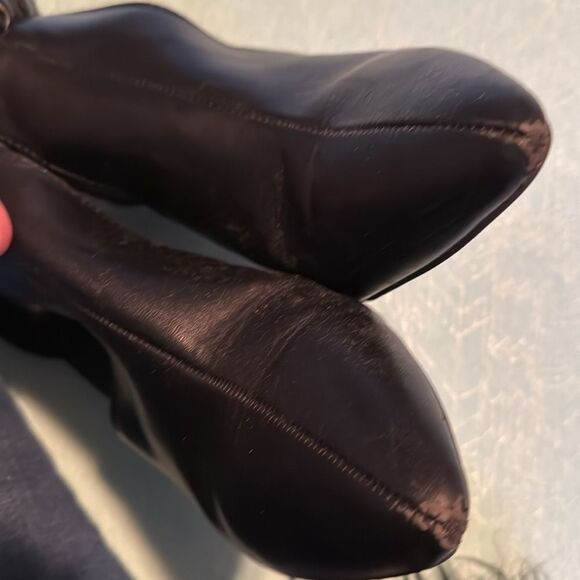 Simply Vera Wang Finch black 3.5” heel shoe 8.5 stretch strap,leather upper - Picture 10 of 10